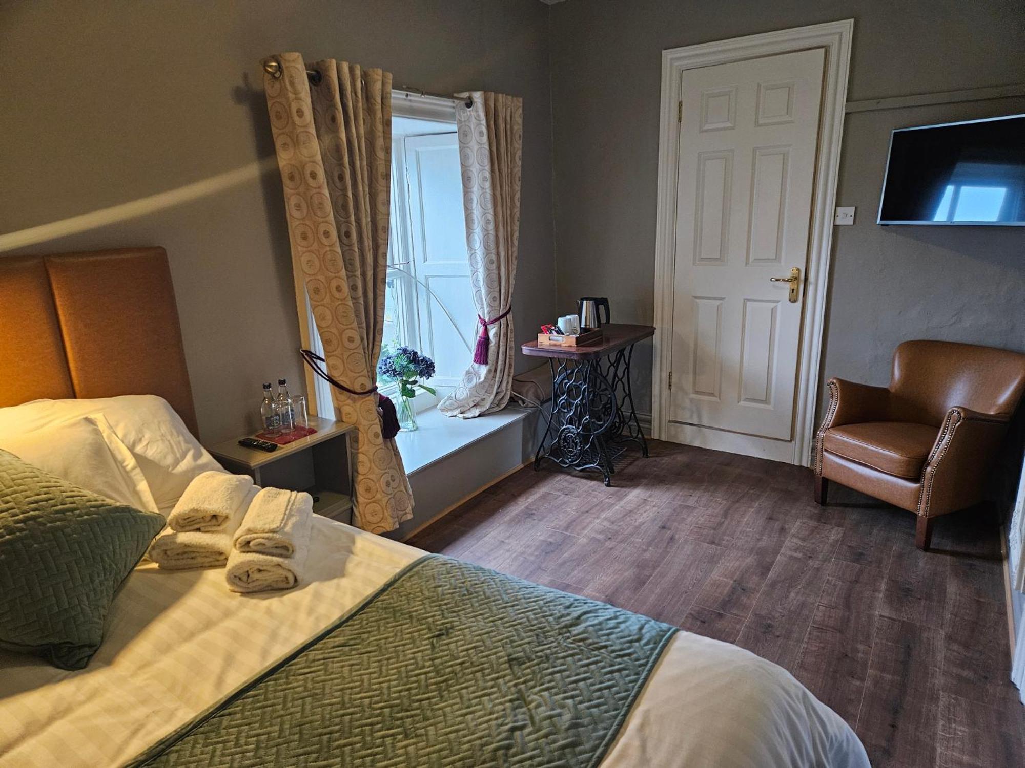 Bounty Bar Hotell Trim Eksteriør bilde