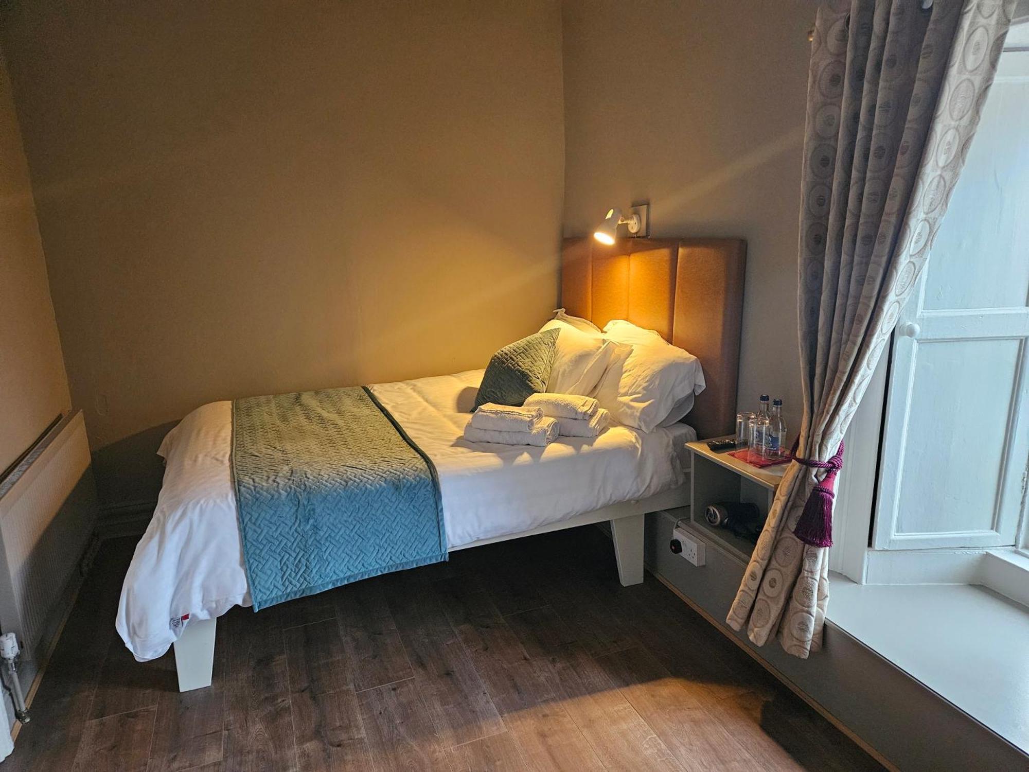 Bounty Bar Hotell Trim Eksteriør bilde